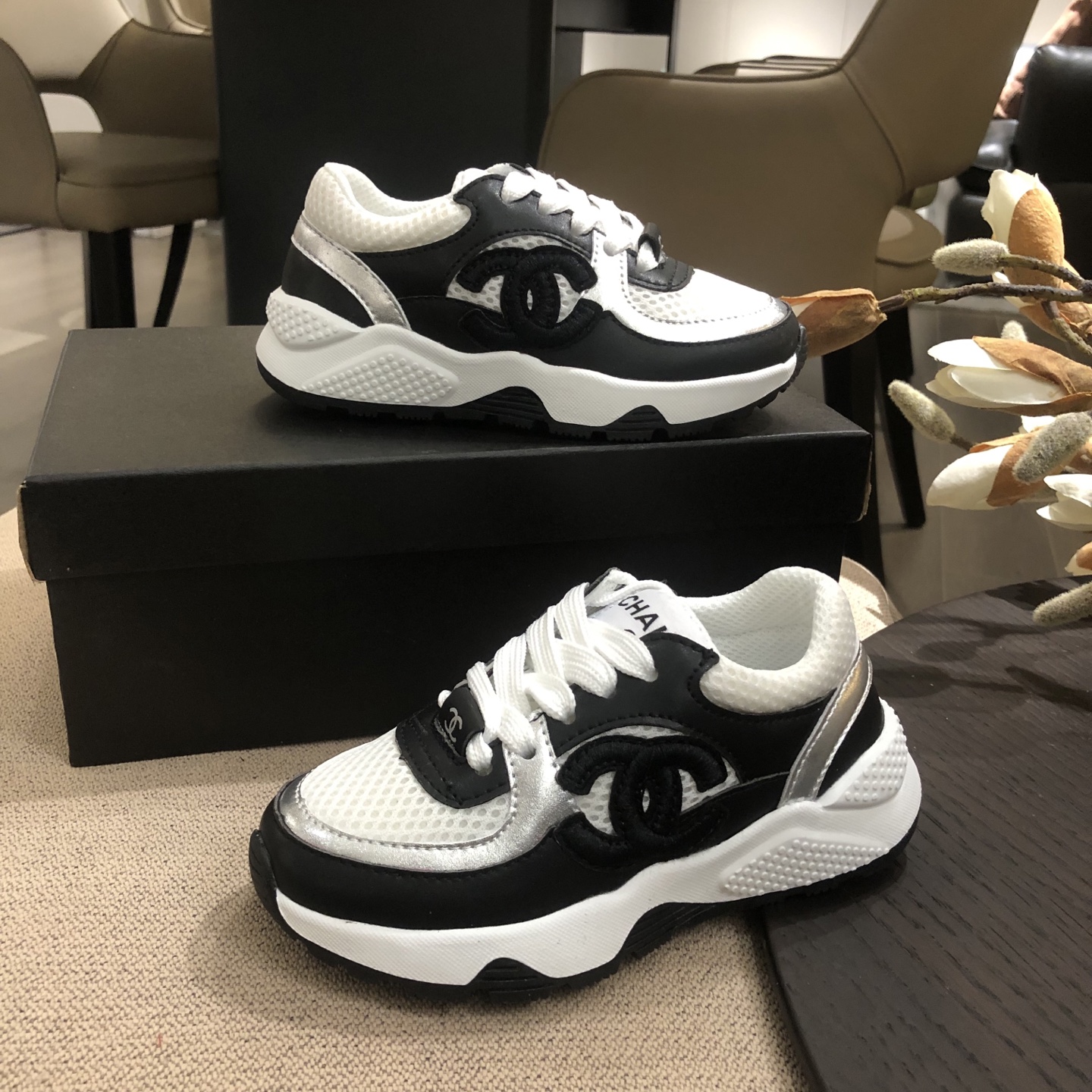 Children's shoes child